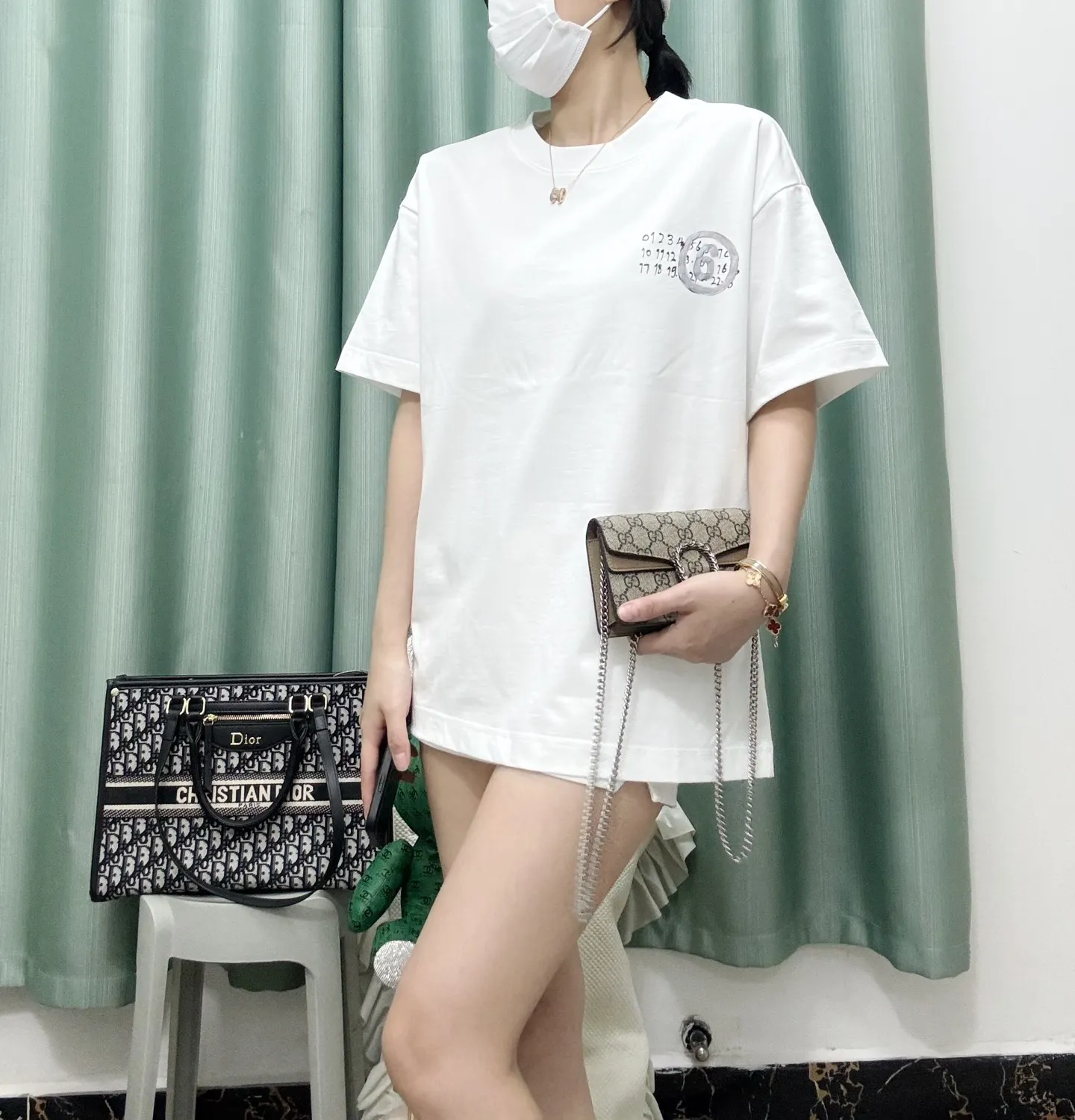 White ， Same Style